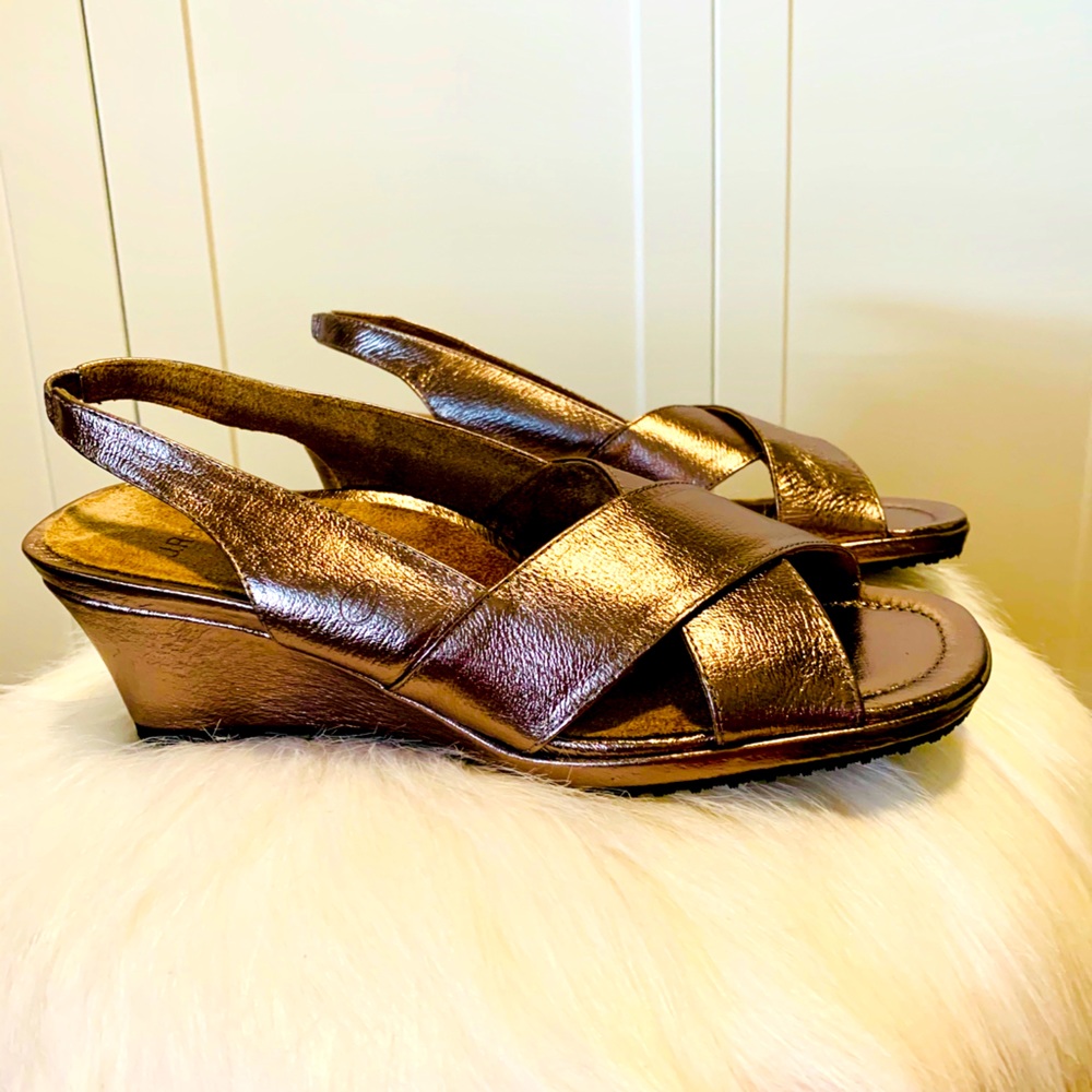 Beautiful low wedge metallic leather shoes